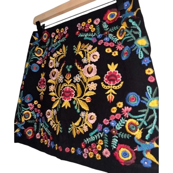 Umgee Women’s Floral Embroidered Boho Mini Skirt Size S - Picture 3 of 9